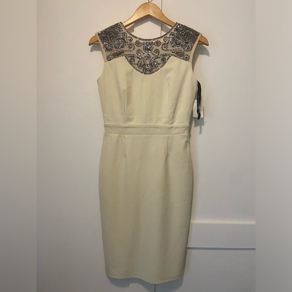 New dress with beautiful beading - Picture 1 of 5